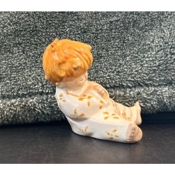 c1950s Ceramic Sleeping Child Shelf Sitter - Picture 5 of 9